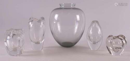 A lot of various glass, including tulip vase, nail vase, inc...