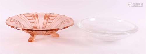 A clear glass bowl 'Avalon', design: Siem van de Mar...