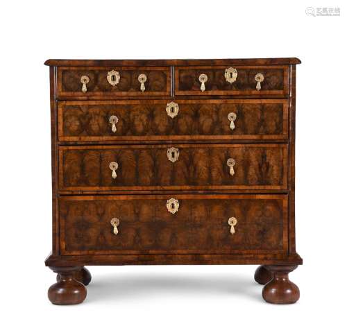 A WILLIAM & MARY OLIVEWOOD OYSTER VENEERED CHEST OF DRAW...