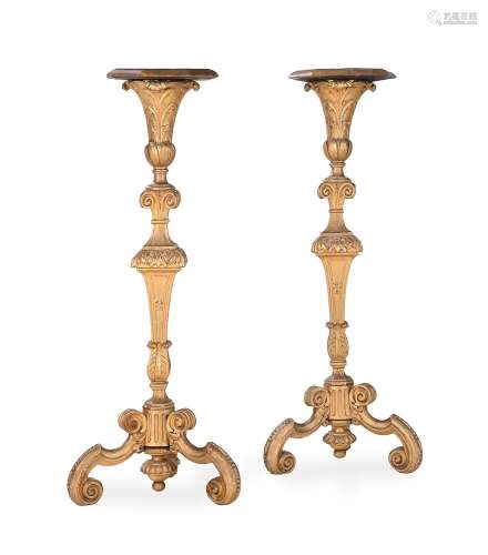 A PAIR OF CARVED GILTWOOD, BLACK LACQUER AND GILT CHINOISERI...