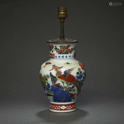 VASE BALUSTREen porcelaine et émaux wucai