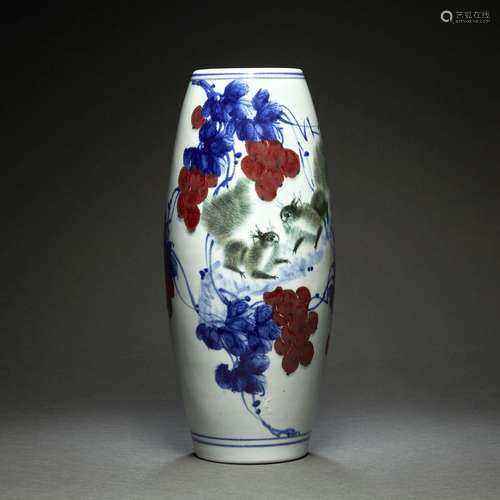 HAUT VASE OBLONGen porcelaine à décor en bleu