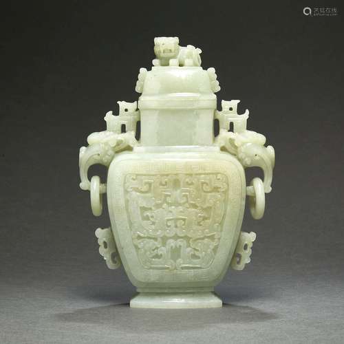 VASE COUVERTen jade néphrite céladon