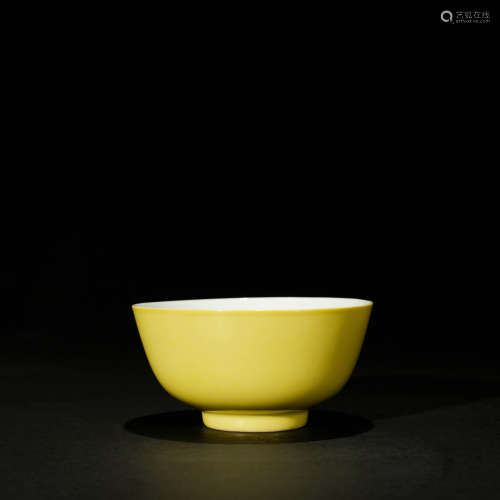 清 “大清光绪年制”内白釉外黄釉碗