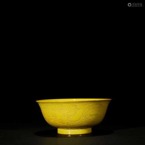 清雍正 “大清雍正年制”黄釉刻龙纹碗