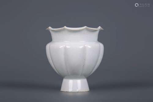 PALE CELADON GLAZED PETALS-RIM ZUN VASE