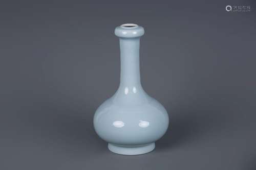 CLAIR-DE-LUNE GLAZED GARLIC-HEAD VASE