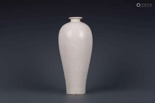 ZIZHOU WARE WHITE GROUND MEIPING VASE