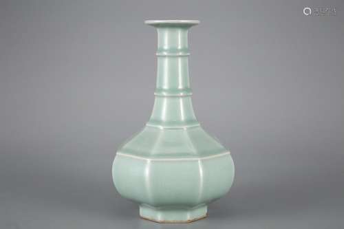 LONGQUAN WARE CELADON GLAZED 'BAMBOO JOINT' VASE