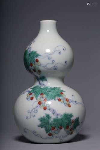 DOUCAI 'SQUIRREL & GRAPE' DOUBLE-GOURD-SHAPED VASE