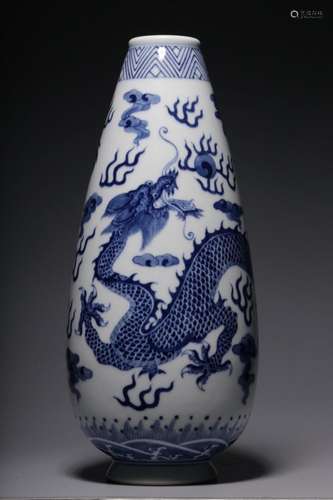 BLUE AND WHITE 'DRAGON' CORN BOTTLE