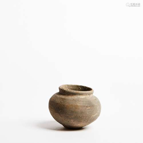 Petit pot en terre cuite, coupelle cylindrique en terre cuit...