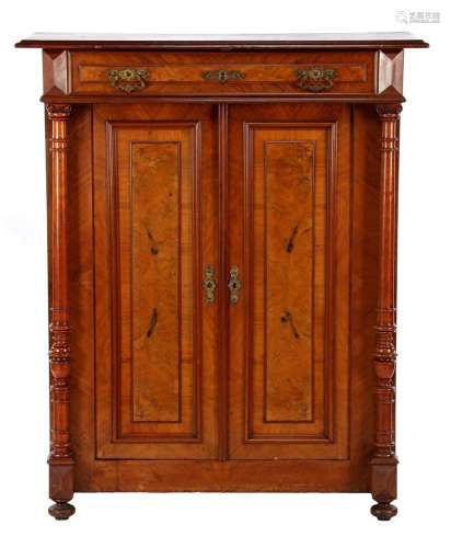 Grunderzeit cabinet