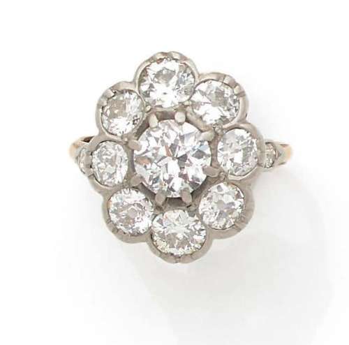 BAGUE « MARGUERITE »Diamants taille ancienneOr 18k (750), pl...