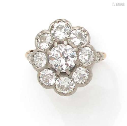 BAGUE « MARGUERITE »Diamants taille ancienneOr 18k (750), pl...