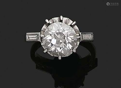 BAGUE « DIAMANT »Diamant coussin taille ancienne et baguette...