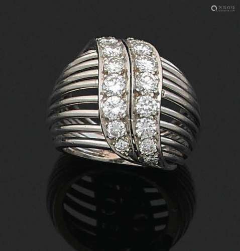 BAGUE « BOULE »Diamants taille brillantPlatine (850)Vers 195...