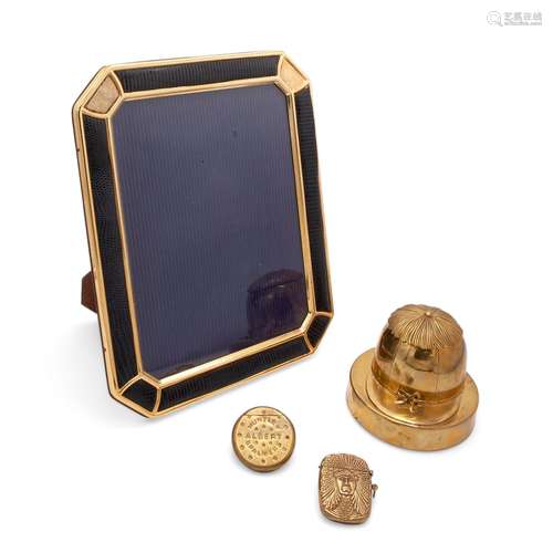 Desk set composed of a photo frame, an inkwell and two Vesta...