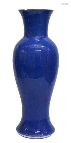 清 寶石藍釉觀音瓶（口磕沖）