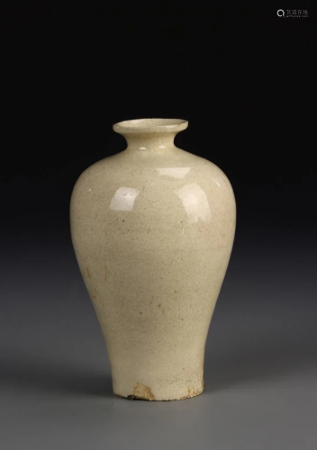 Chinese Xianghu Yao Vase