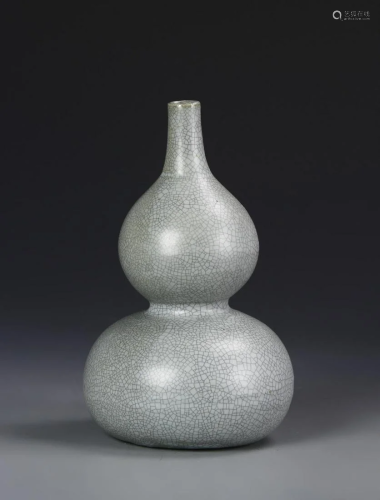 Chinese Ruyao Gourd Vase