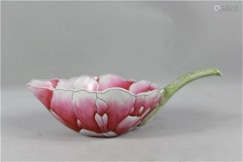 A Chinese Famille-Rose Porcelain Flower Shape Cup