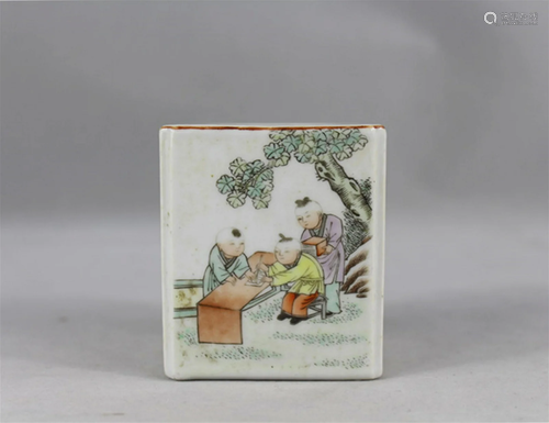 A Chinese Famille-Rose Porcelain Brush Washer