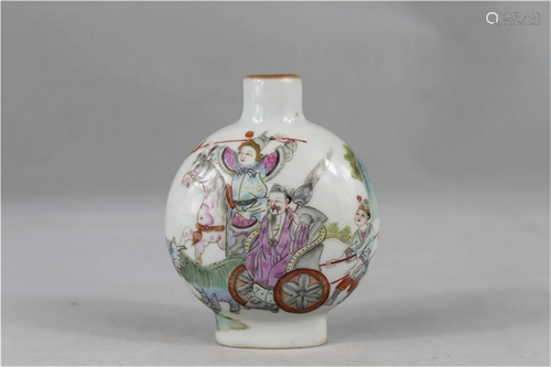 A Chinese Famille-Rose Porcelain Snuff Bottle