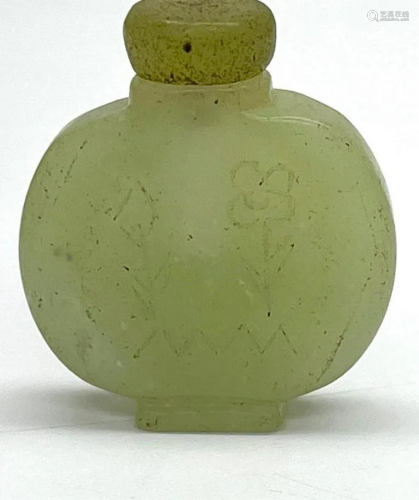 Hand-carved Chinese Nature Jade Snuff Bottle