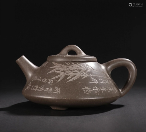 A Chinese Clay Tea Pot with Lid