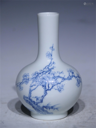 A Chinese Enamel Vase