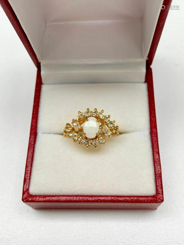 Ladies .18ct Oval Cut White Opal set in 18K Gold Plated Ring