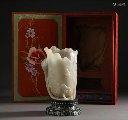 A Chinese Carved Jade Brush Pot