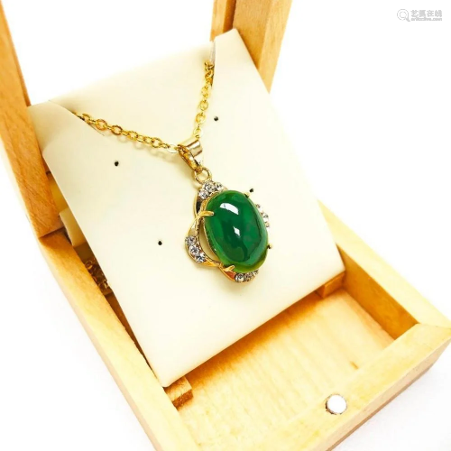 Large Ladies 3.12ct Oval Cut Canadian Jade Necklace in 18K G...