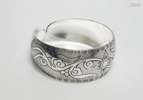 Single Flower Design Tibetan Silver Bangle Cuff