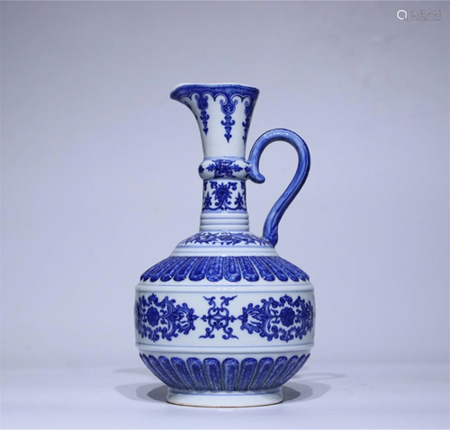 A Chinese Blue and White Porcelain Vase