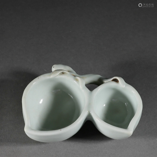 Celadon Glaze Peach-Form Water Pot