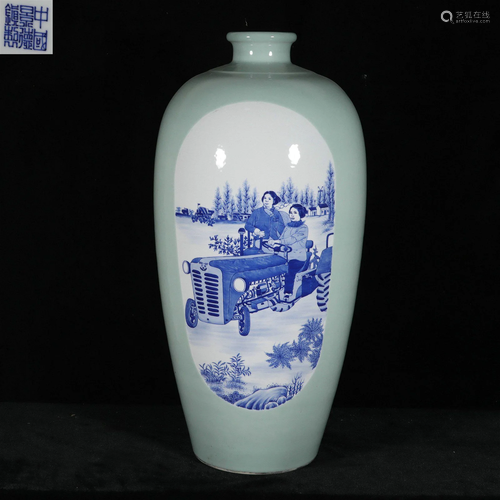 Celadon Glaze and Blue and White Figure Meiping