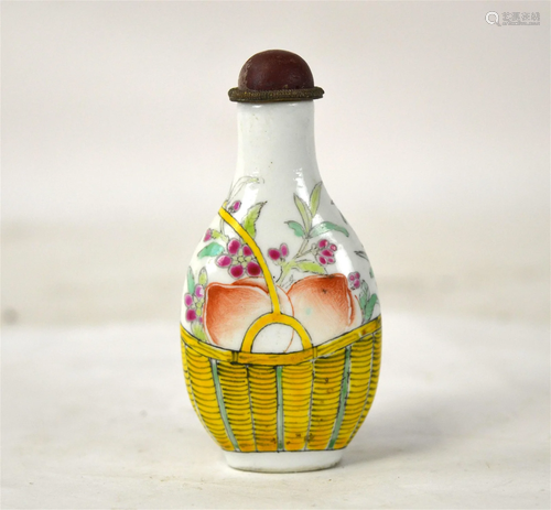 Chinese Famille Rose Snuff Bottle