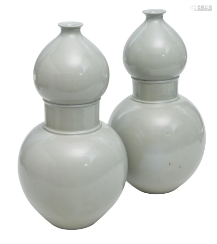 Chinese Celedon Double Gourd Vases