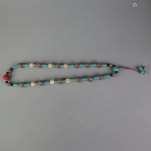 A FINE TIBETAN BUDDHISM AGATE AND TURQUOISE STONE NECKLACE