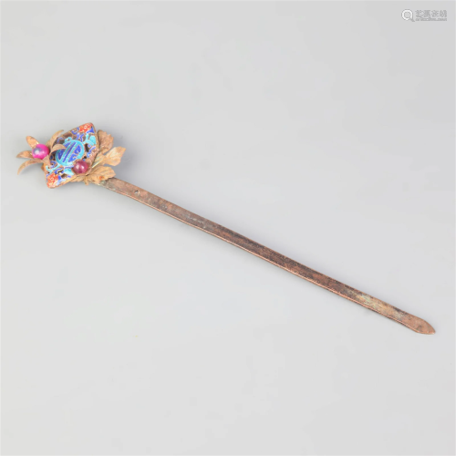 A FINE CLOISONNE ENAMEL GOLDEN LEAF HAIRPIN