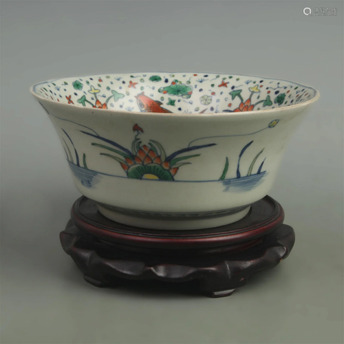 A FINE DOUCAI COLOR FISH PATTERN PORCELAIN BOWL