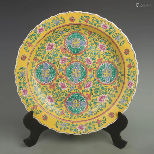 FAMILLE ROSE YELLOW GROUND FLOWER PATTERN PLATE