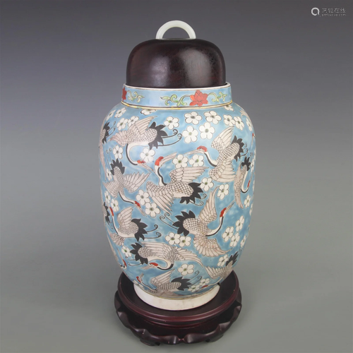 A FINE FLOWER AND BIRD PATTERN GENERAL STYLE PORCELAIN JAR W...