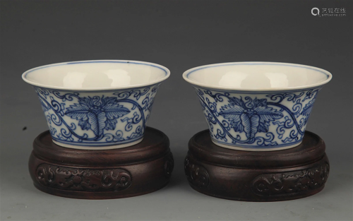 PAIR OF BLUE AND WHITE FLOWER PATTERN BOWL
