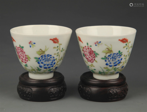 REAR PAIR OF FAMILLE ROSE FLOWER PATTERN PORCELAIN CUP