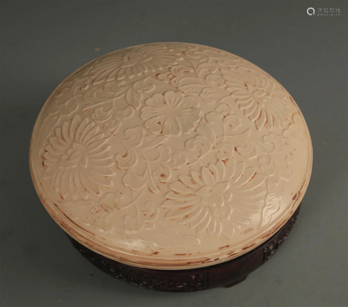 DING KILN FLOWER CARVING PORCELAIN BOX WITH COVER