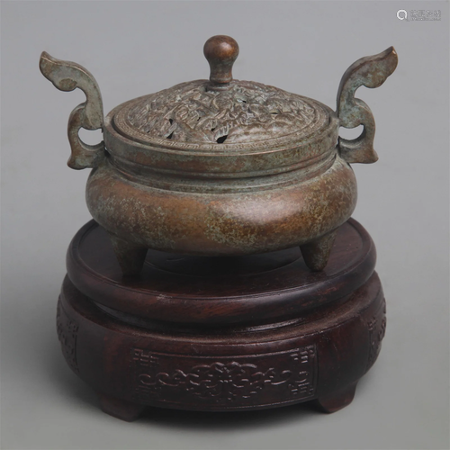 A FINELY CARVED BRONZE INCENSE BURNER