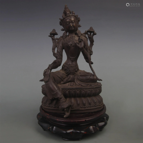 A FINE BRONZE GREEN TARA STATUE